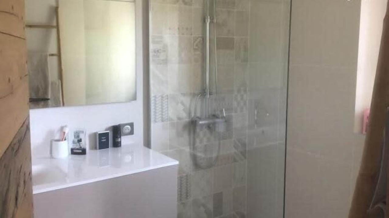 Photo of Bathroom in Eyragues
