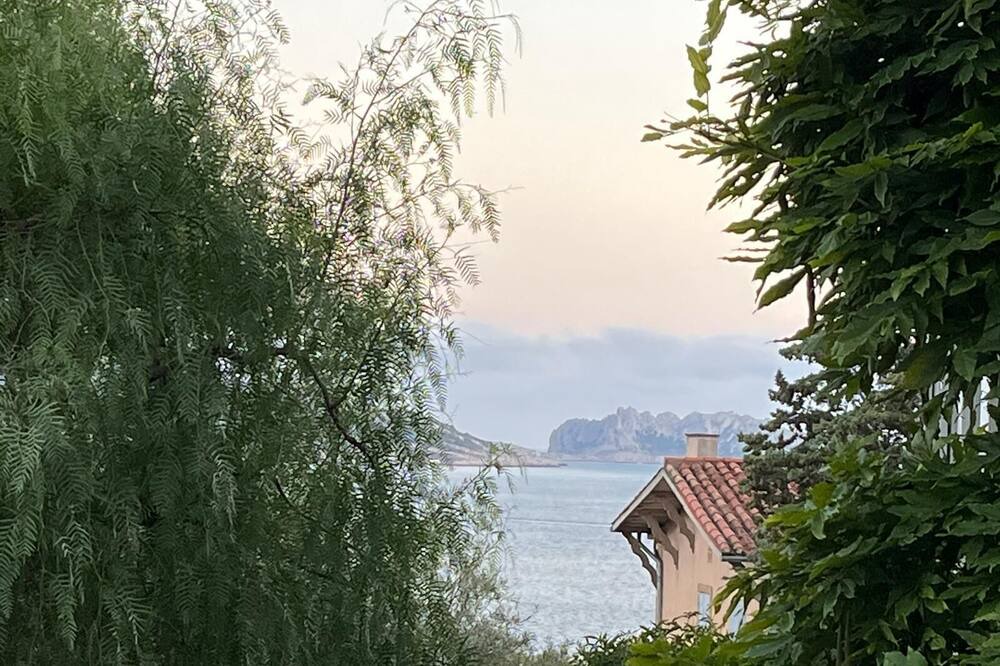 Photo of Bedroom in Roucas-Blanc