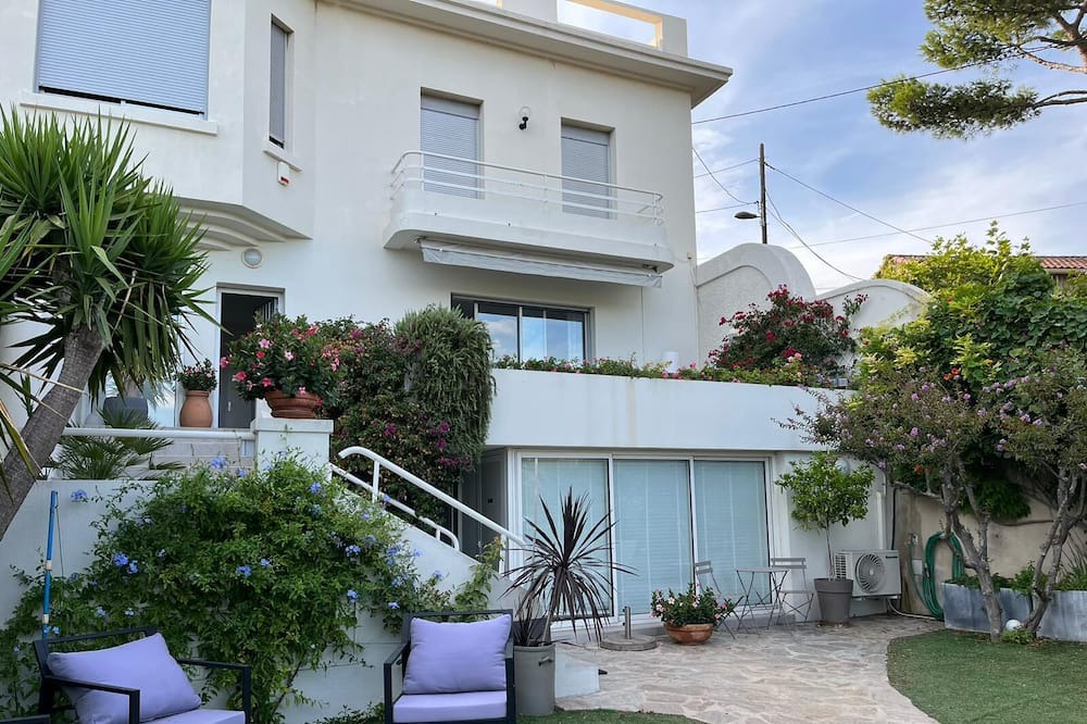 Photo of Outdoor in Roucas-Blanc
