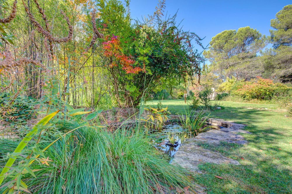 Photo of Outdoor in Lambesc