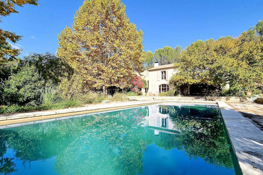 Photo of Outdoor in Lambesc