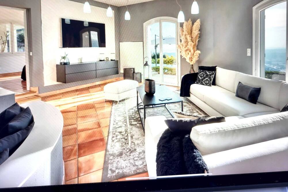 Photo of Livingroom in Aspremont