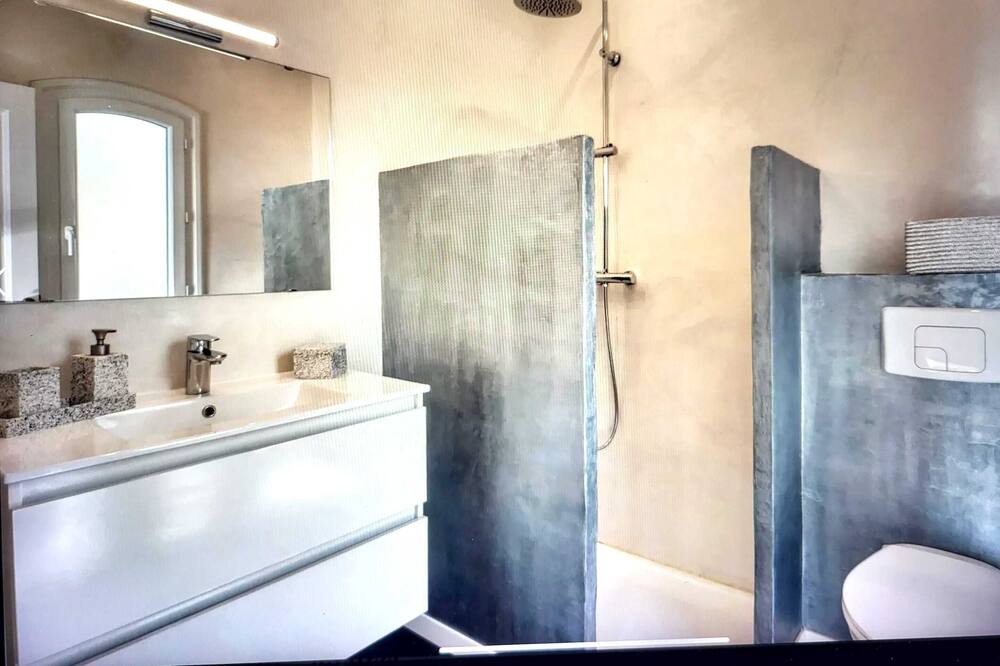 Photo of Bathroom in Aspremont