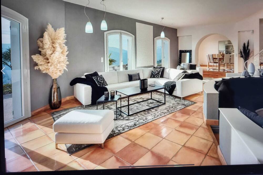 Photo of Livingroom in Aspremont