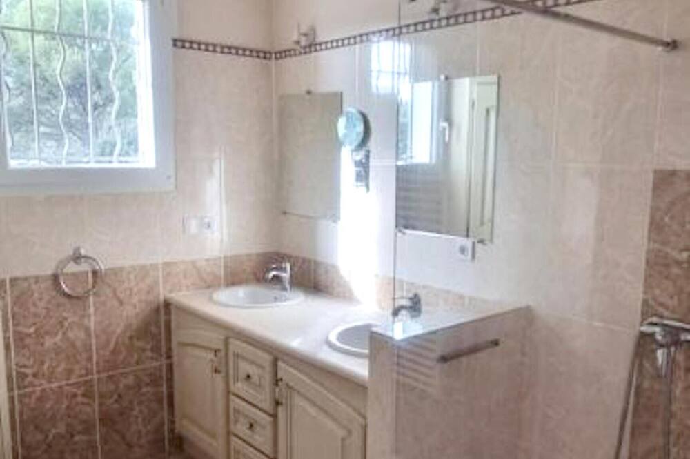 Photo of Bathroom in Salon-de-Provence