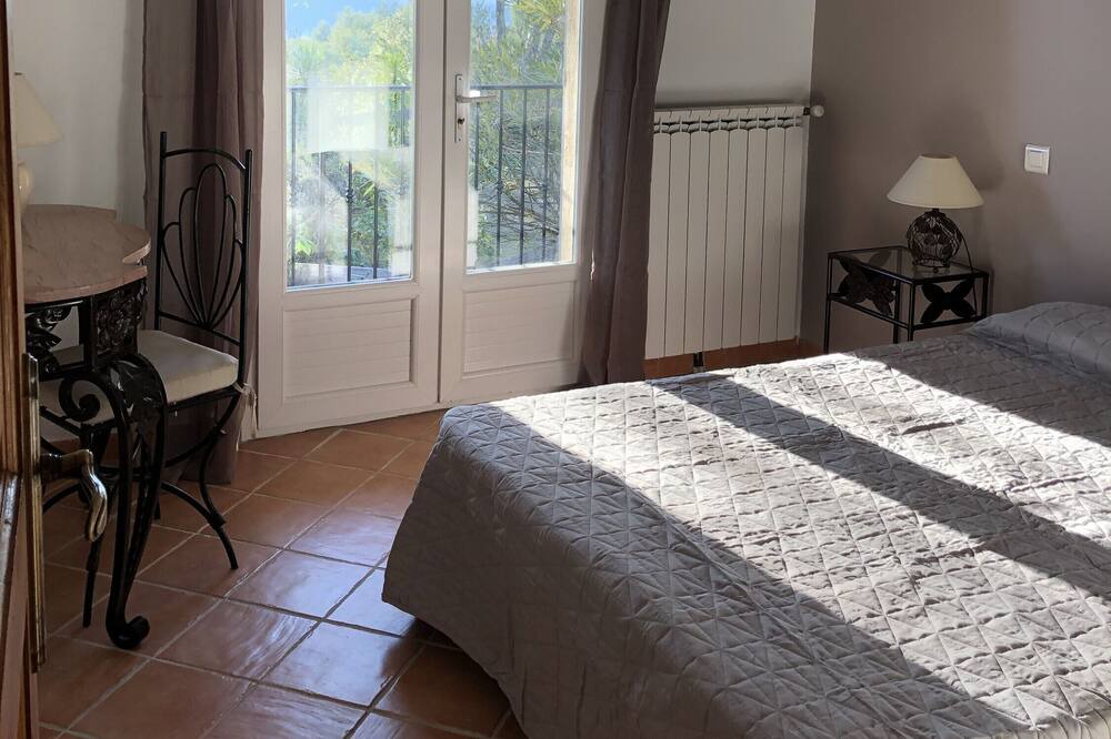 Photo of Bedroom in Pierrefeu-du-Var