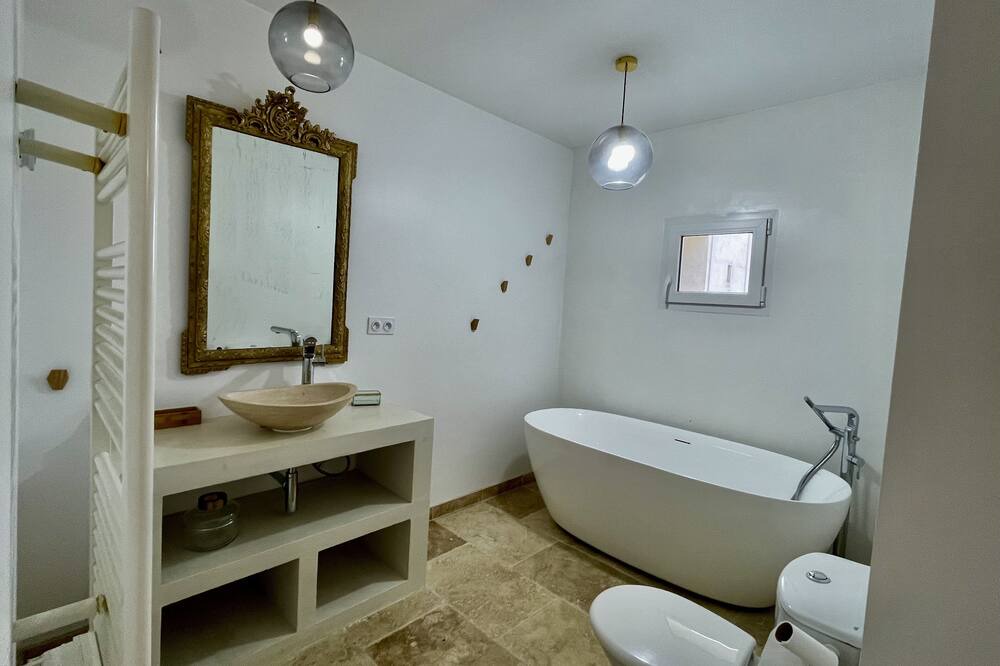 Photo of Bathroom in Arles