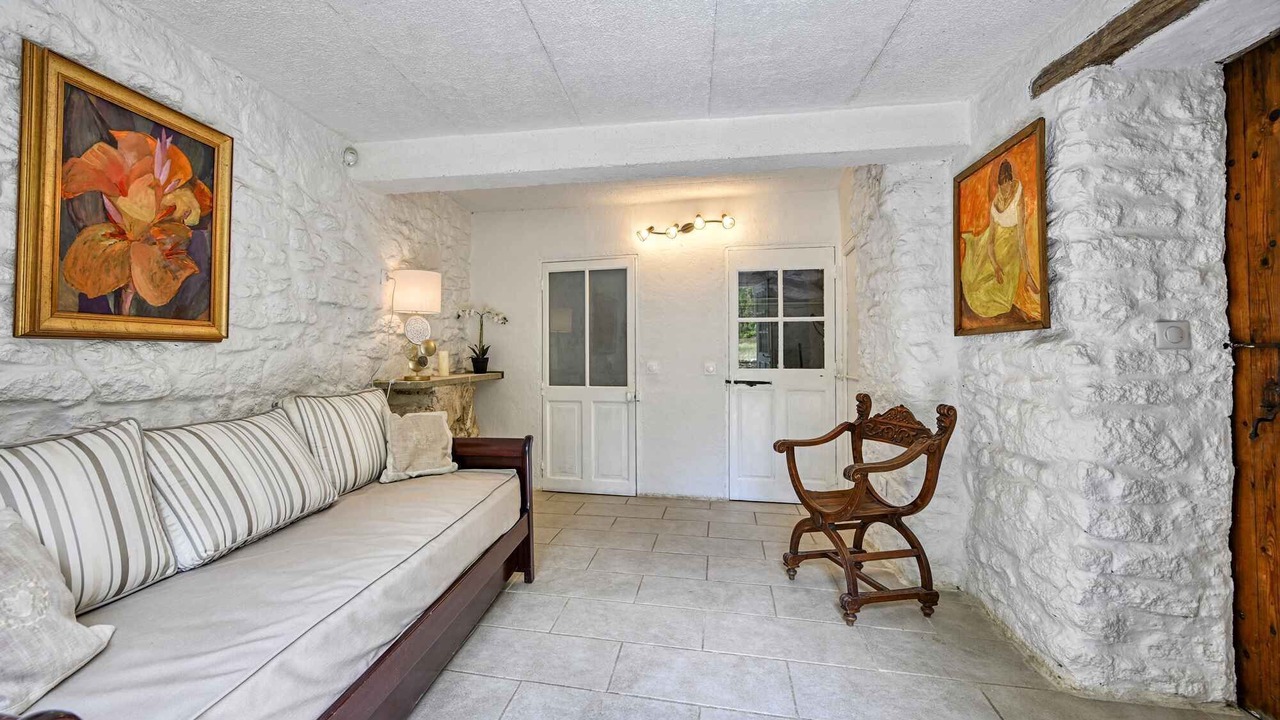 Photo of Livingroom in Apt