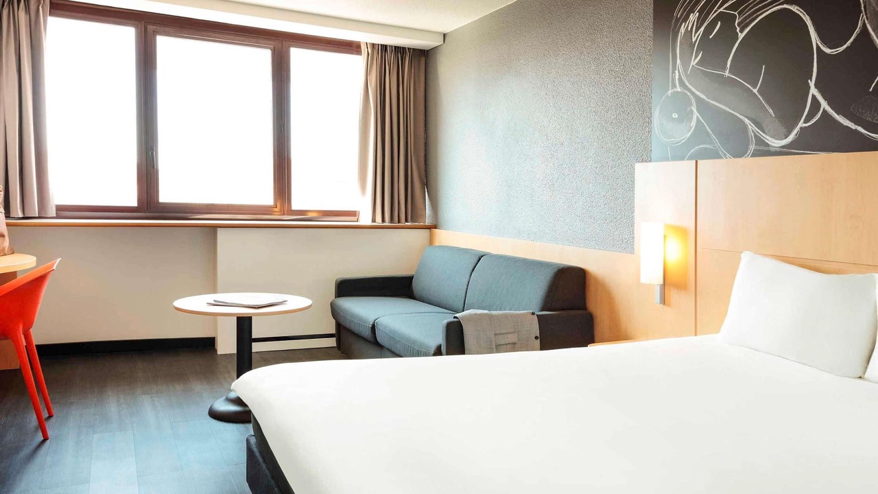 Photo of Bedroom in Comedie