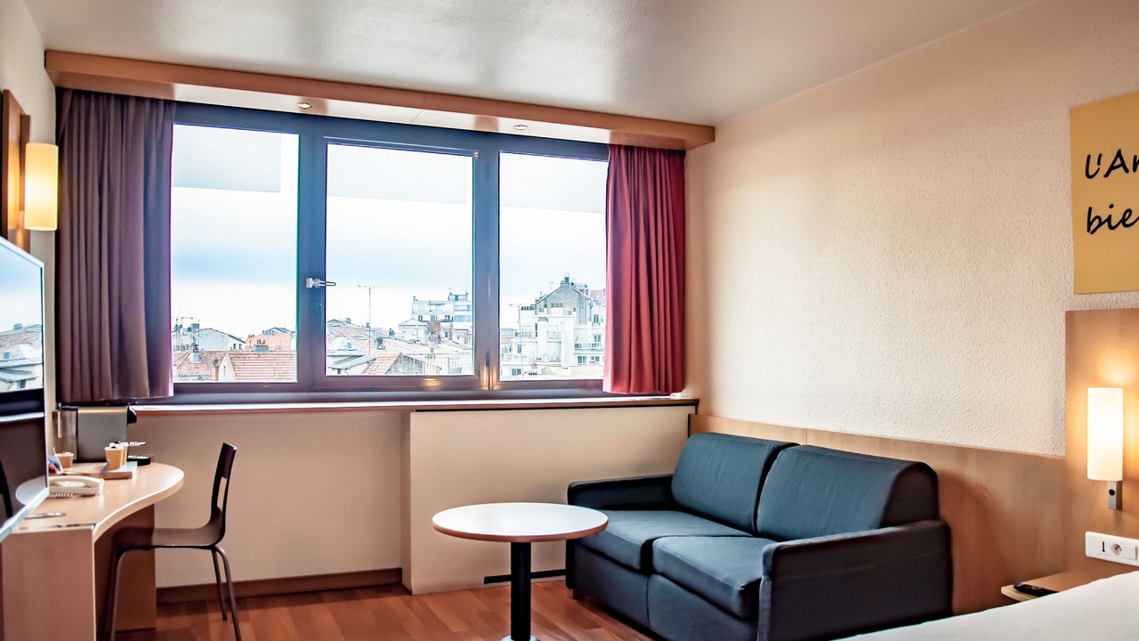 Photo of Bedroom in Comedie