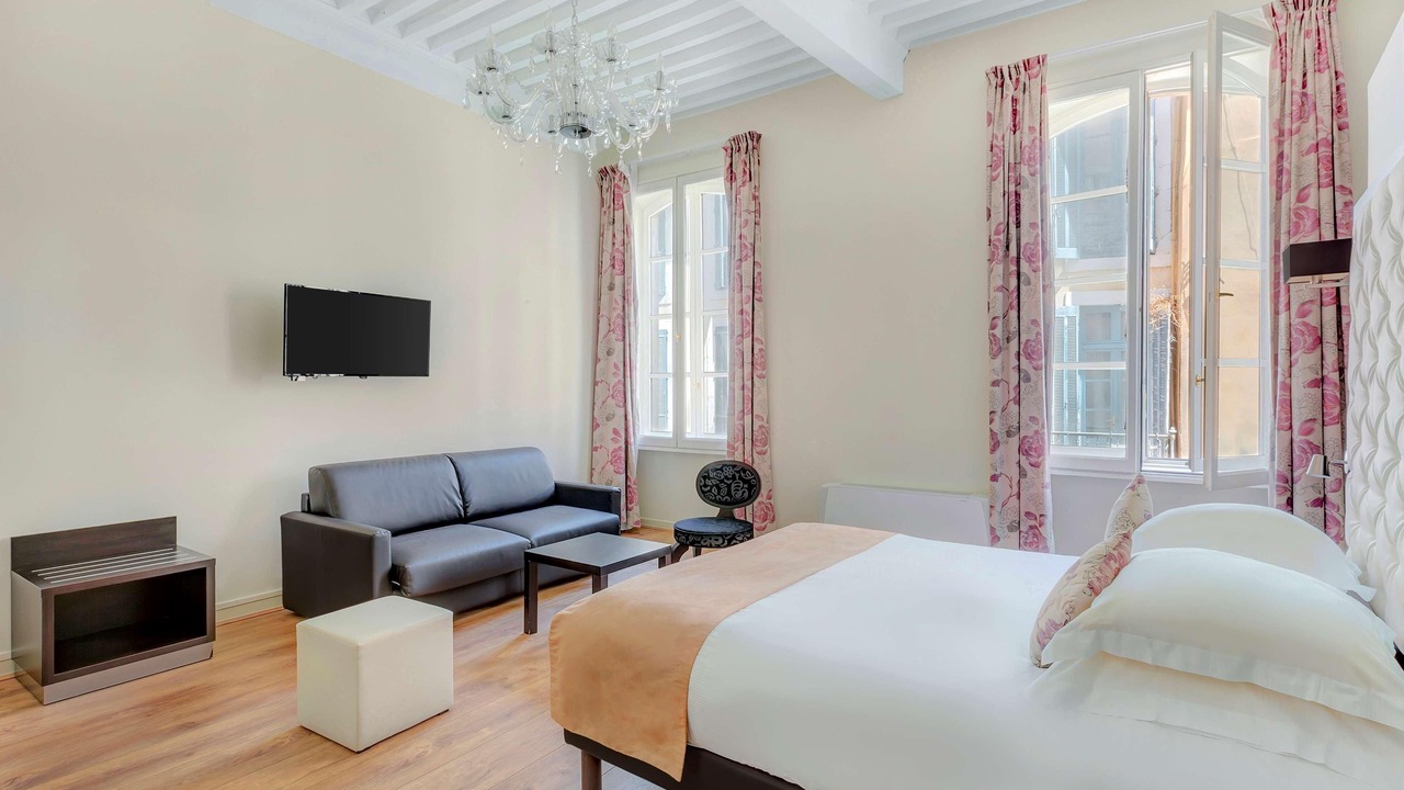 Photo of Bedroom in Nimes City Centre