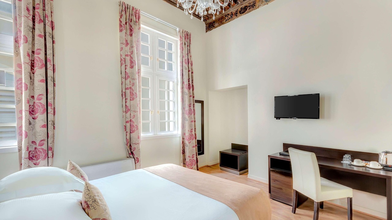 Photo of Bedroom in Nimes City Centre