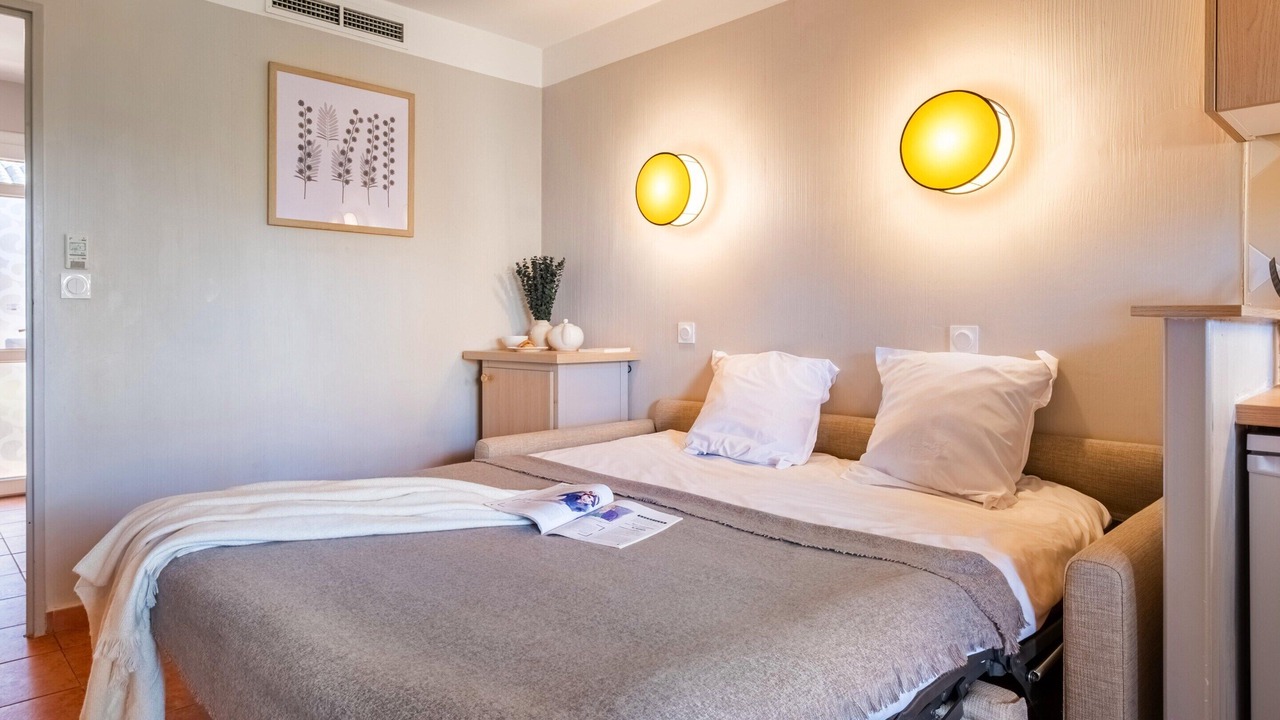 Photo of Bedroom in Mandelieu-La-Napoule