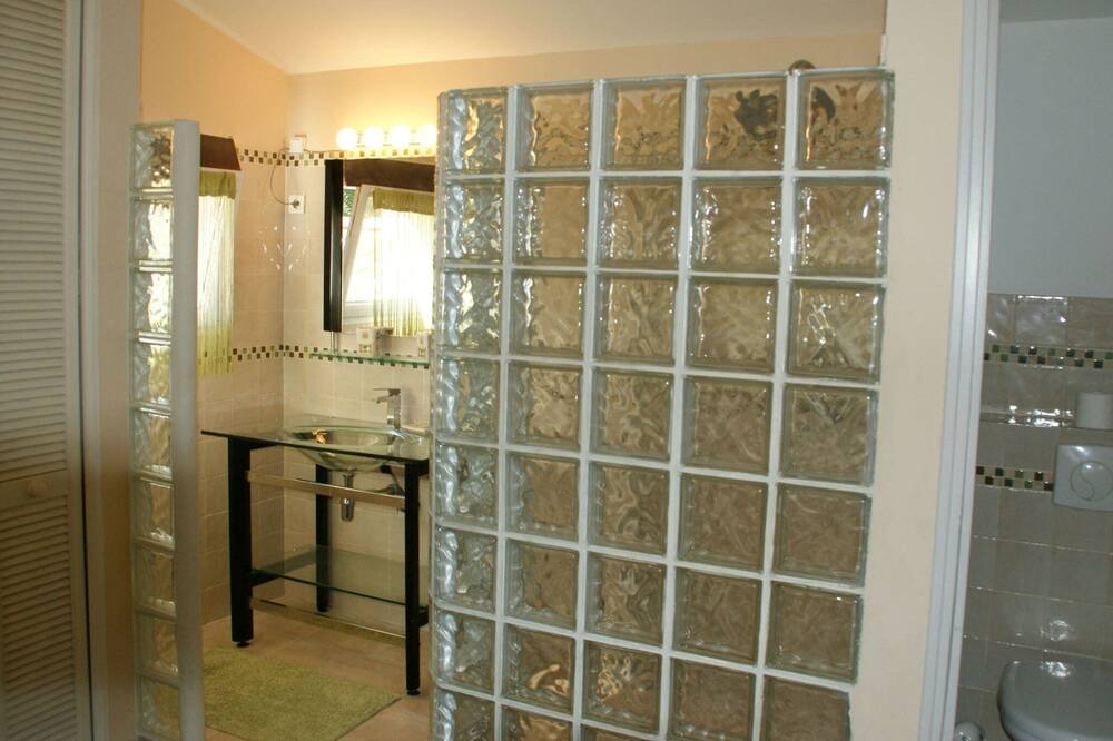 Photo of Bathroom in Reillanne