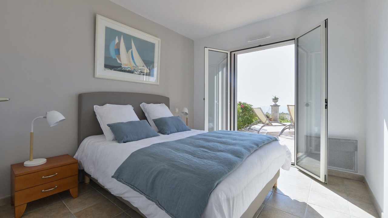 Photo of Bedroom in Saint-Aygulf