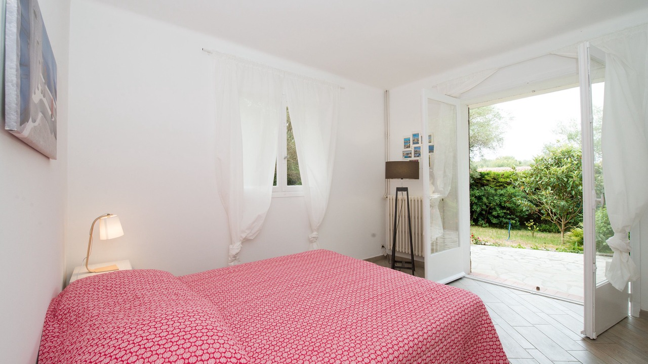 Photo of Bedroom in Sanary-sur-Mer