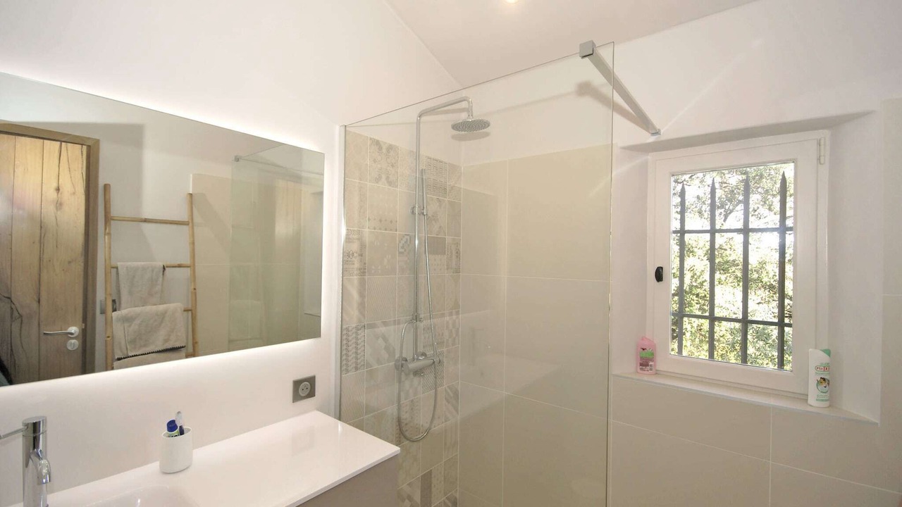 Photo of Bathroom in Eyragues