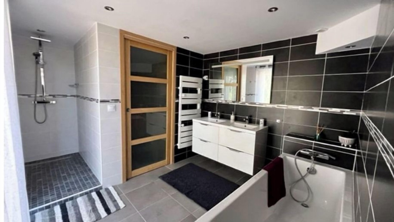 Photo of Bathroom in Quartier des Espesses