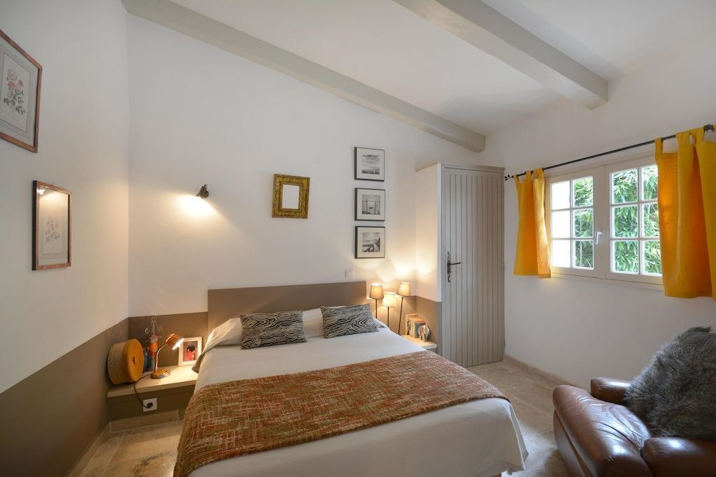 Photo of Bedroom in Les Baux-de-Provence