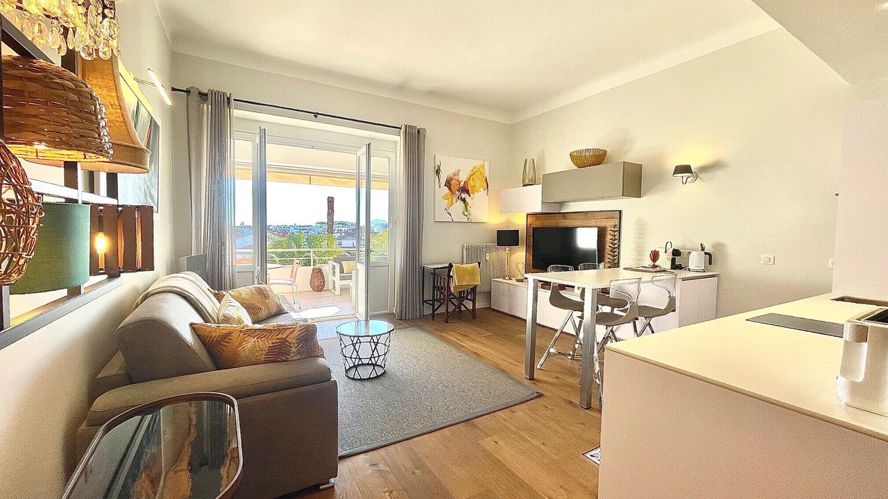Photo of Livingroom in California - Pezou