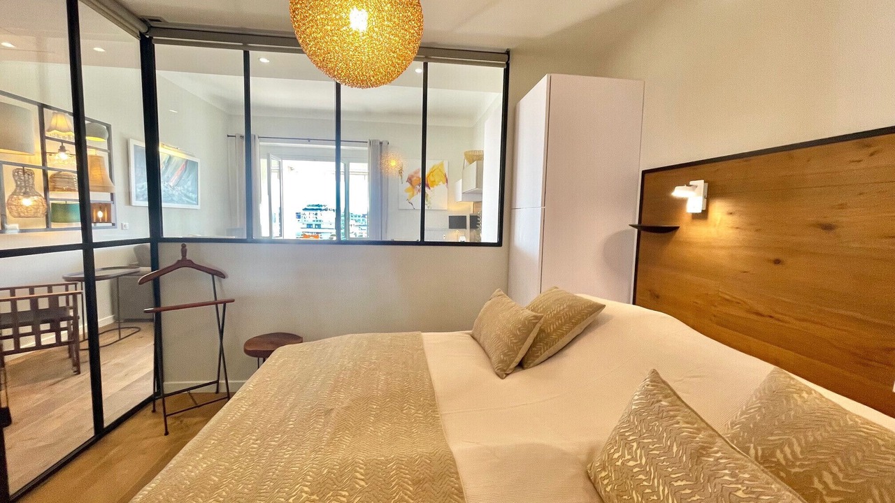 Photo of Bedroom in California - Pezou