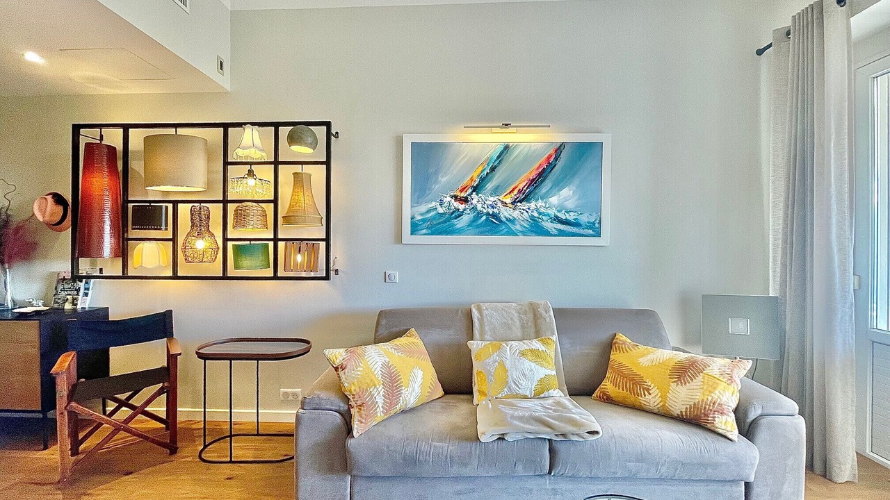 Photo of Livingroom in California - Pezou