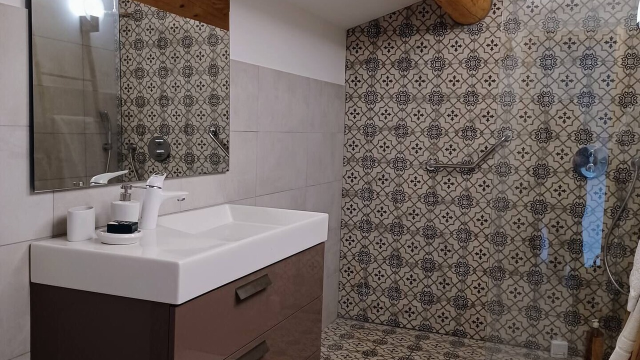 Photo of Bathroom in Avignon City Centre