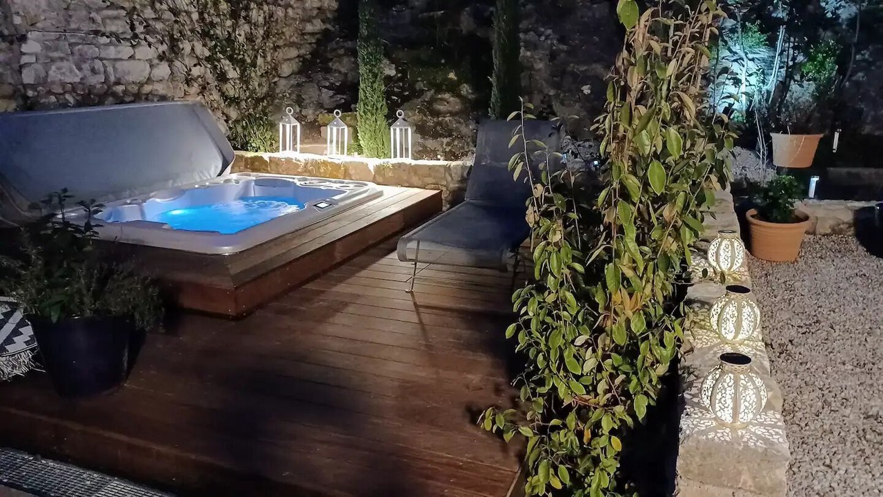 Photo of Outdoor in Avignon City Centre