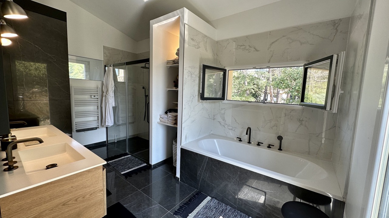 Photo of Bathroom in Lambesc