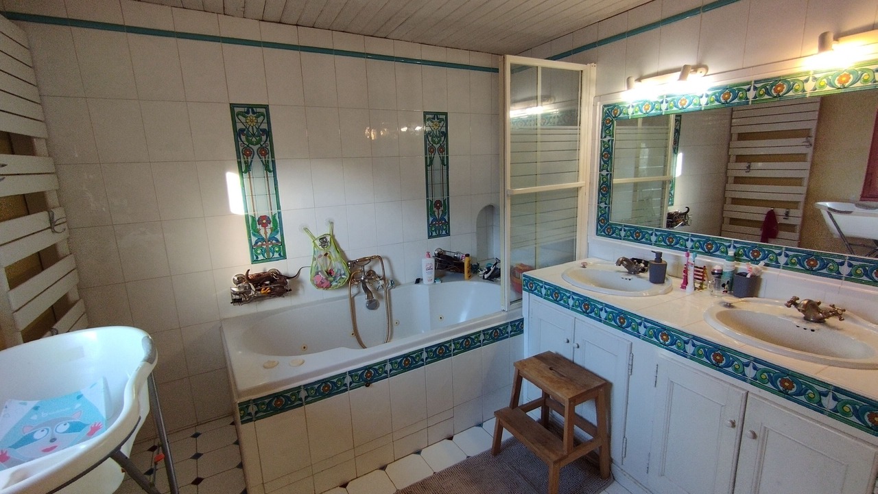 Photo of Bathroom in Saint-Quentin-la-Poterie
