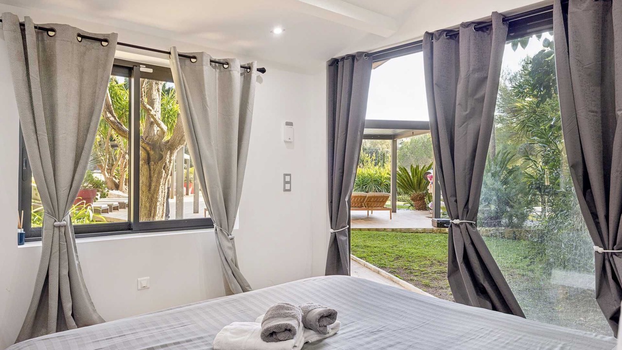 Photo of Bedroom in California - Pezou