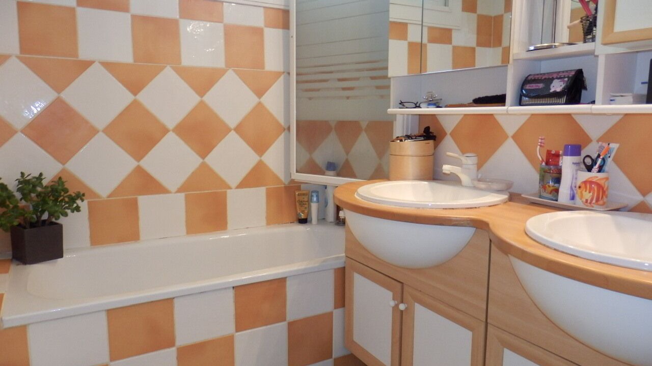 Photo of Bathroom in Velleron