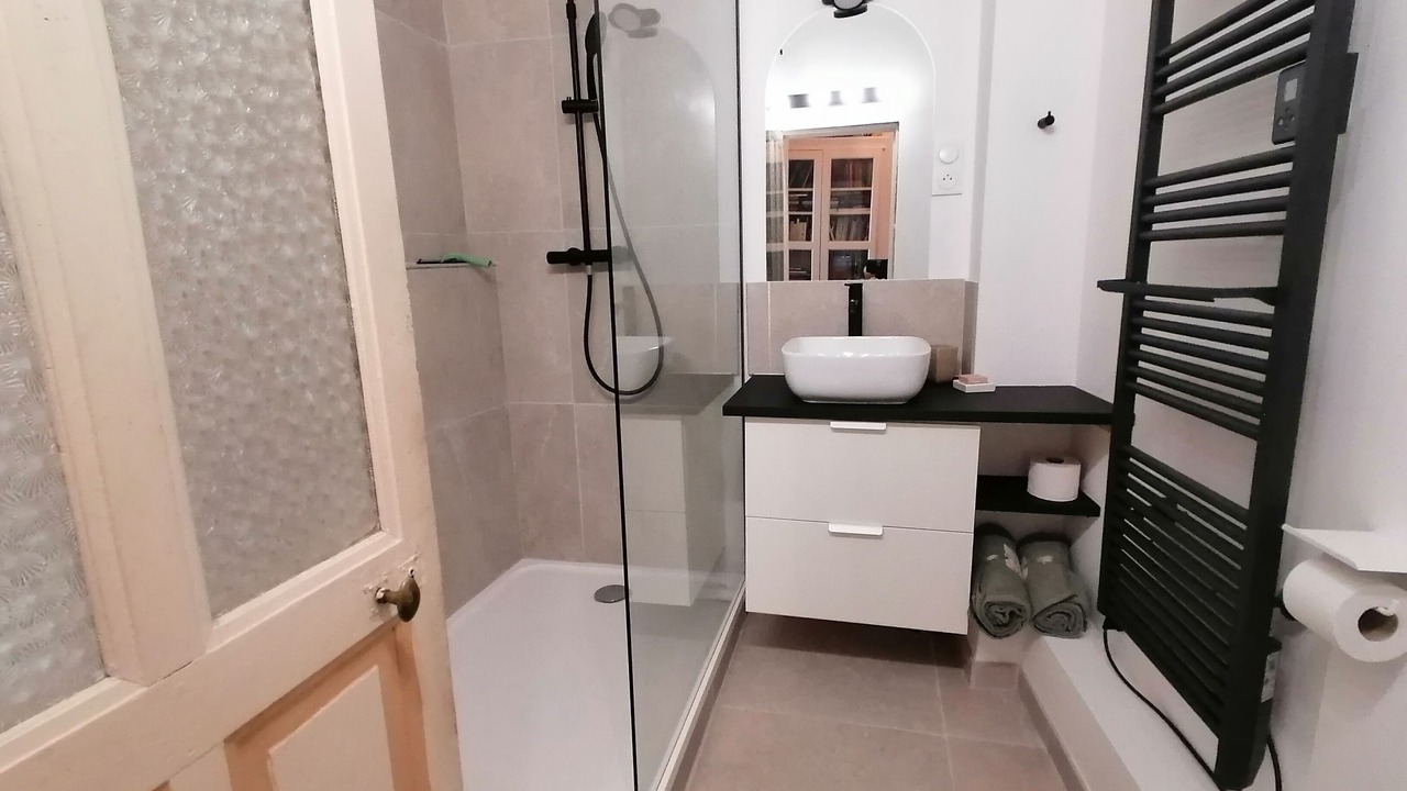 Photo of Bathroom in Avignon City Centre