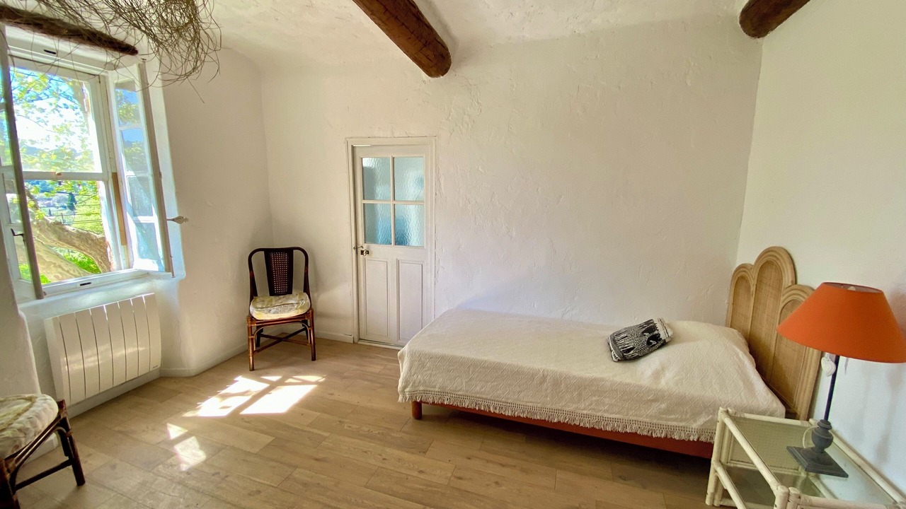 Photo of Bedroom in Evenos