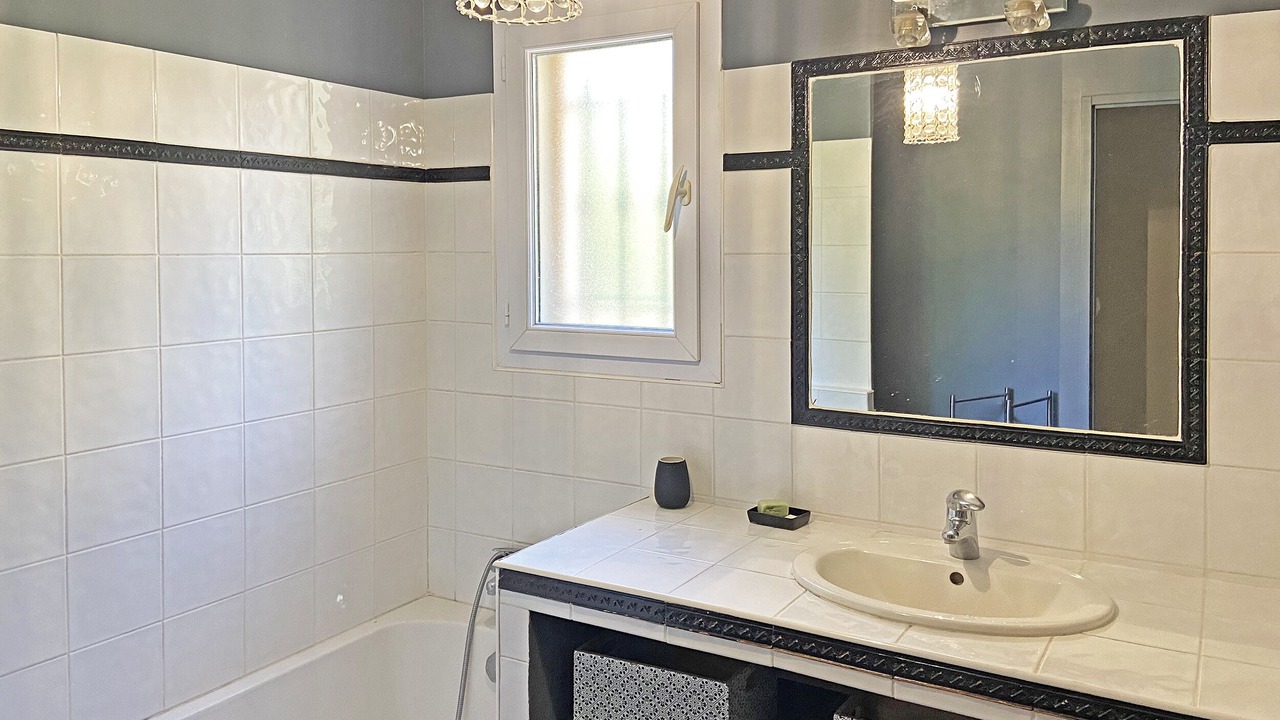 Photo of Bathroom in Maillane