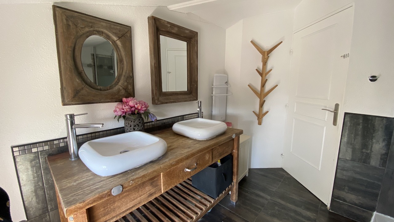 Photo of Bathroom in Garrigues