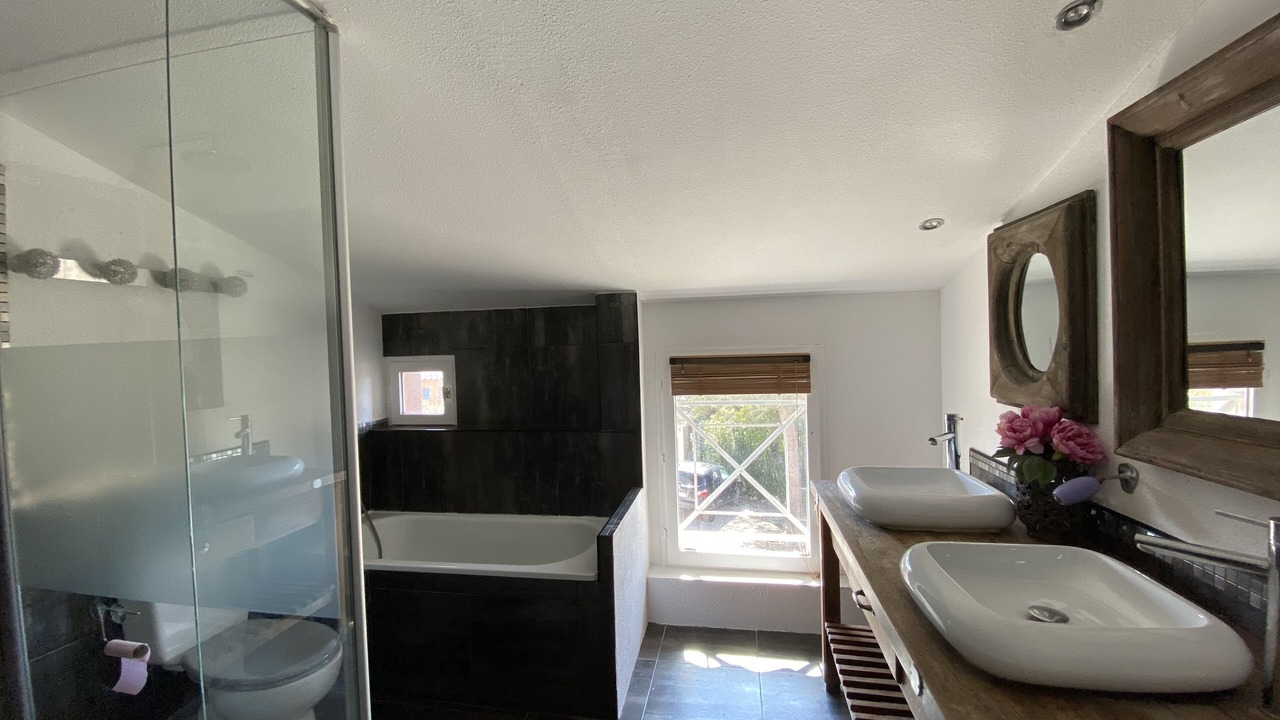 Photo of Bathroom in Garrigues
