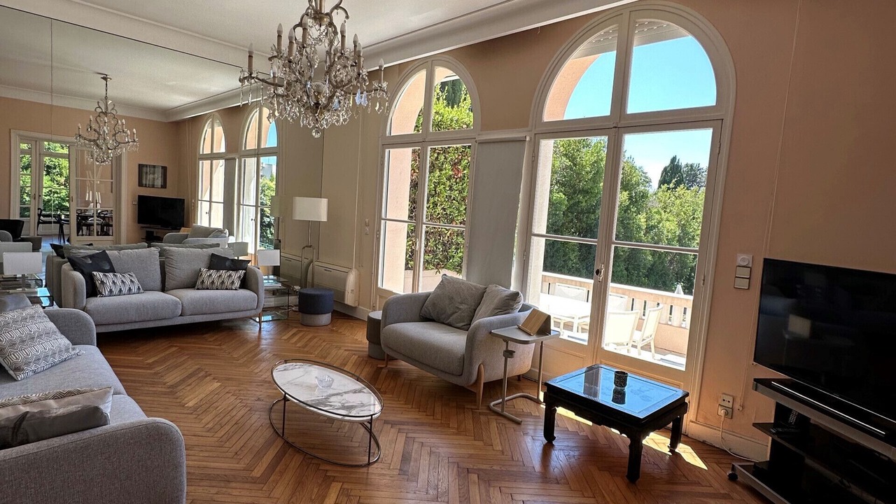 Photo of Livingroom in California - Pezou