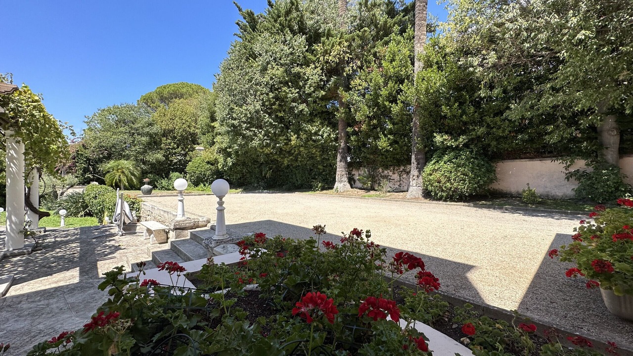 Photo of Outdoor in California - Pezou