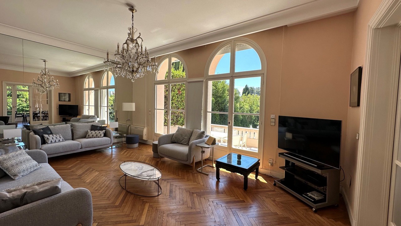 Photo of Livingroom in California - Pezou