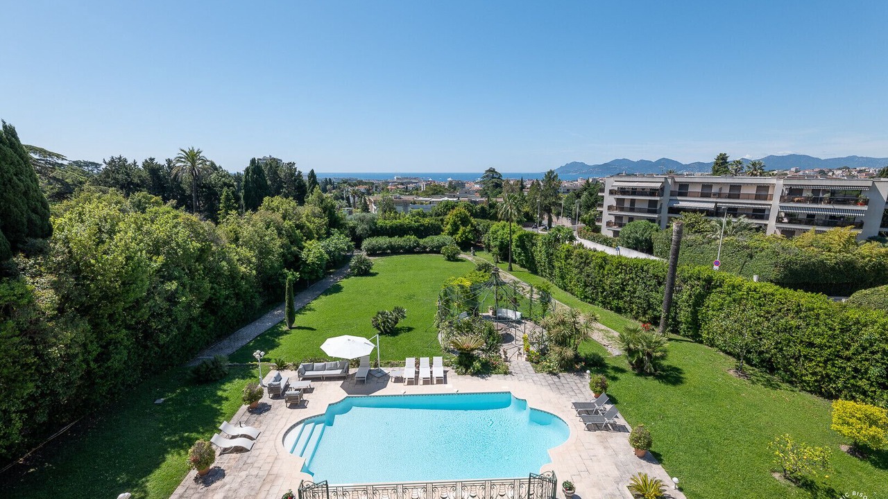 Photo of Outdoor in California - Pezou