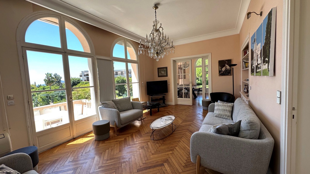 Photo of Livingroom in California - Pezou