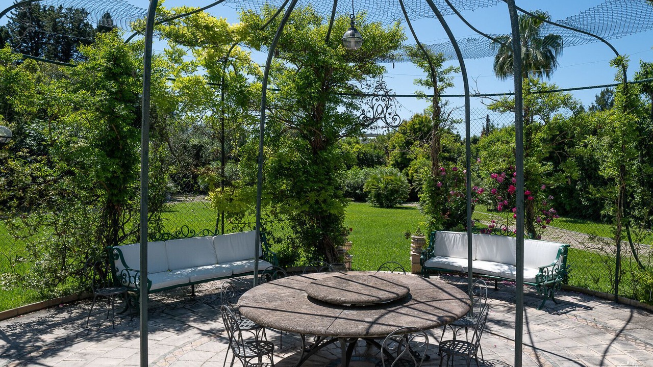 Photo of Outdoor in California - Pezou