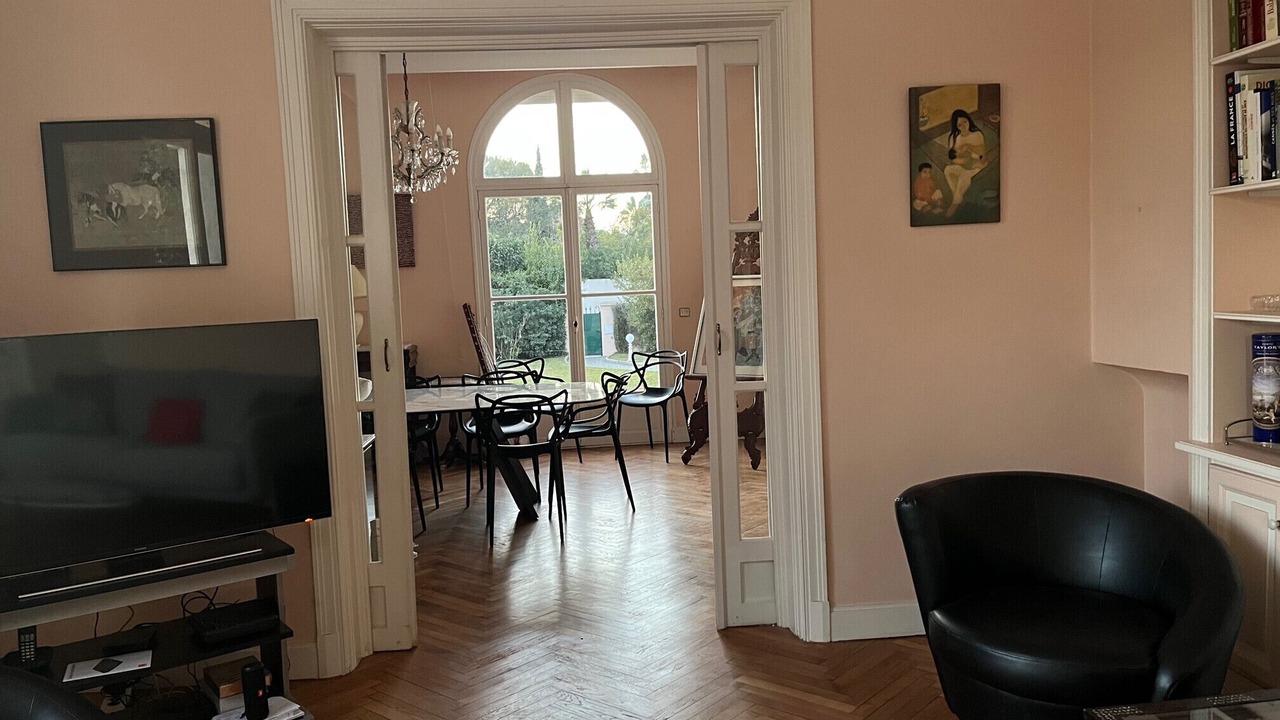 Photo of Livingroom in California - Pezou