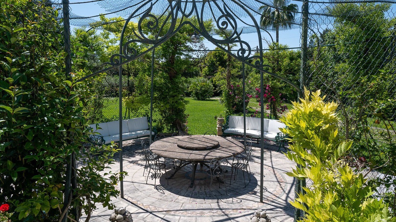 Photo of Outdoor in California - Pezou