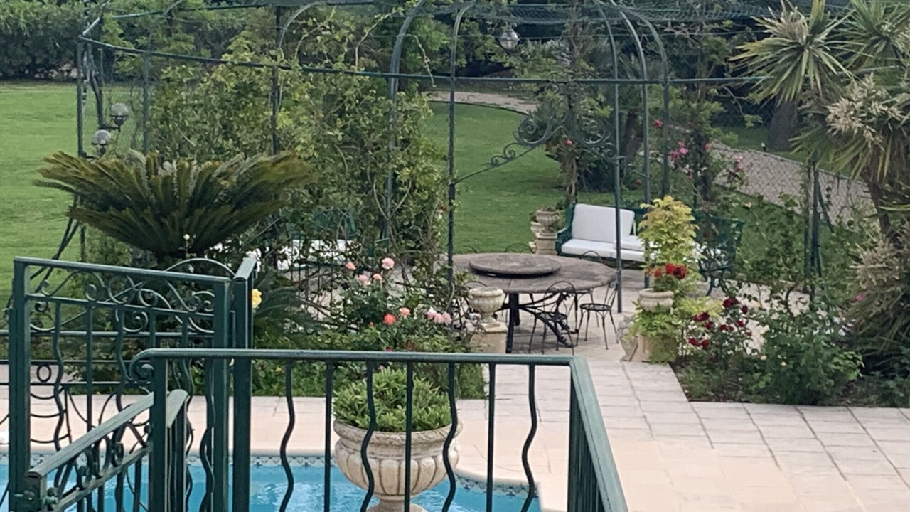Photo of Outdoor in California - Pezou