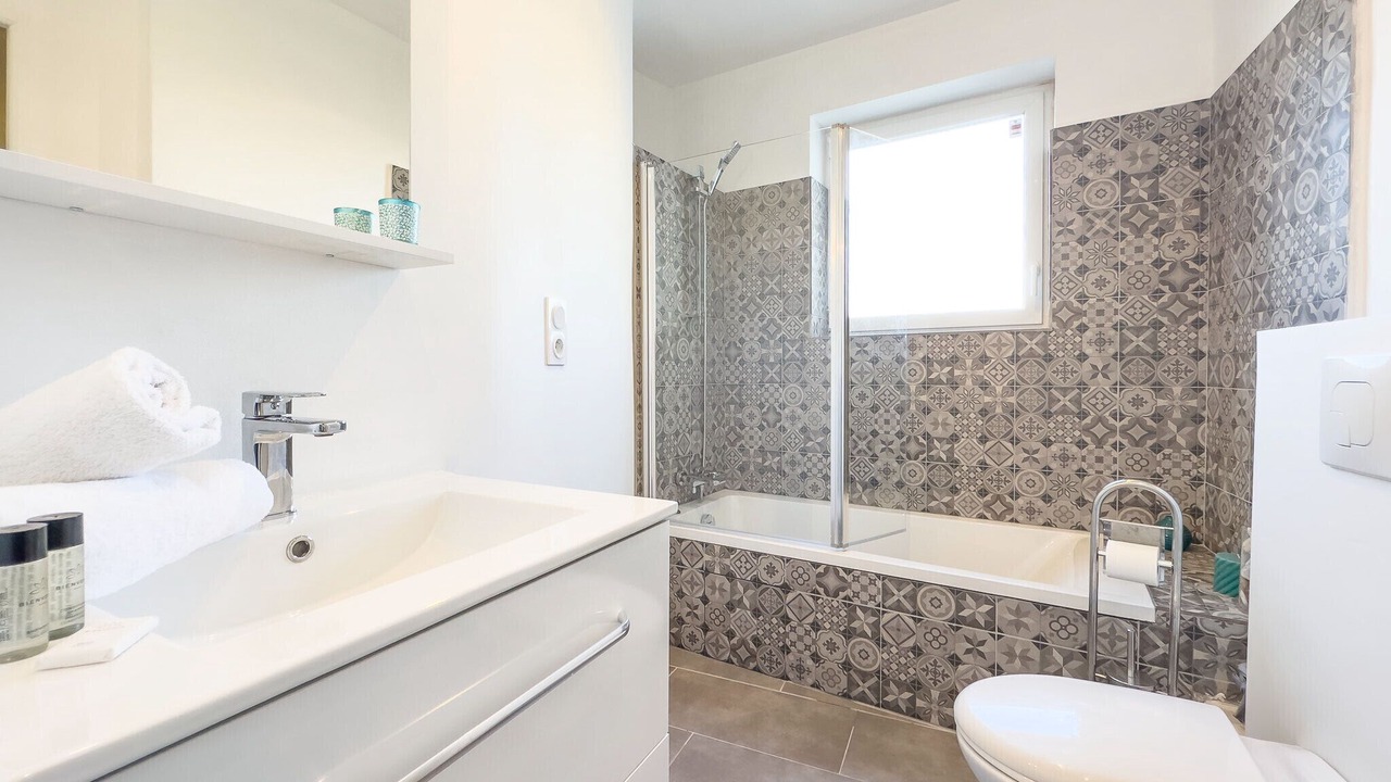 Photo of Bathroom in California - Pezou