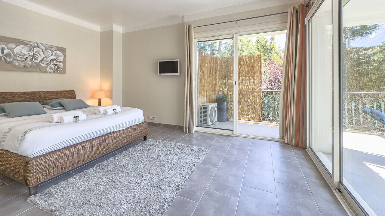 Photo of Bedroom in California - Pezou