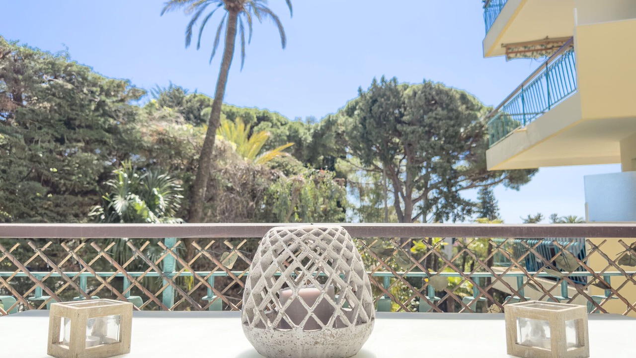 Photo of Outdoor in California - Pezou