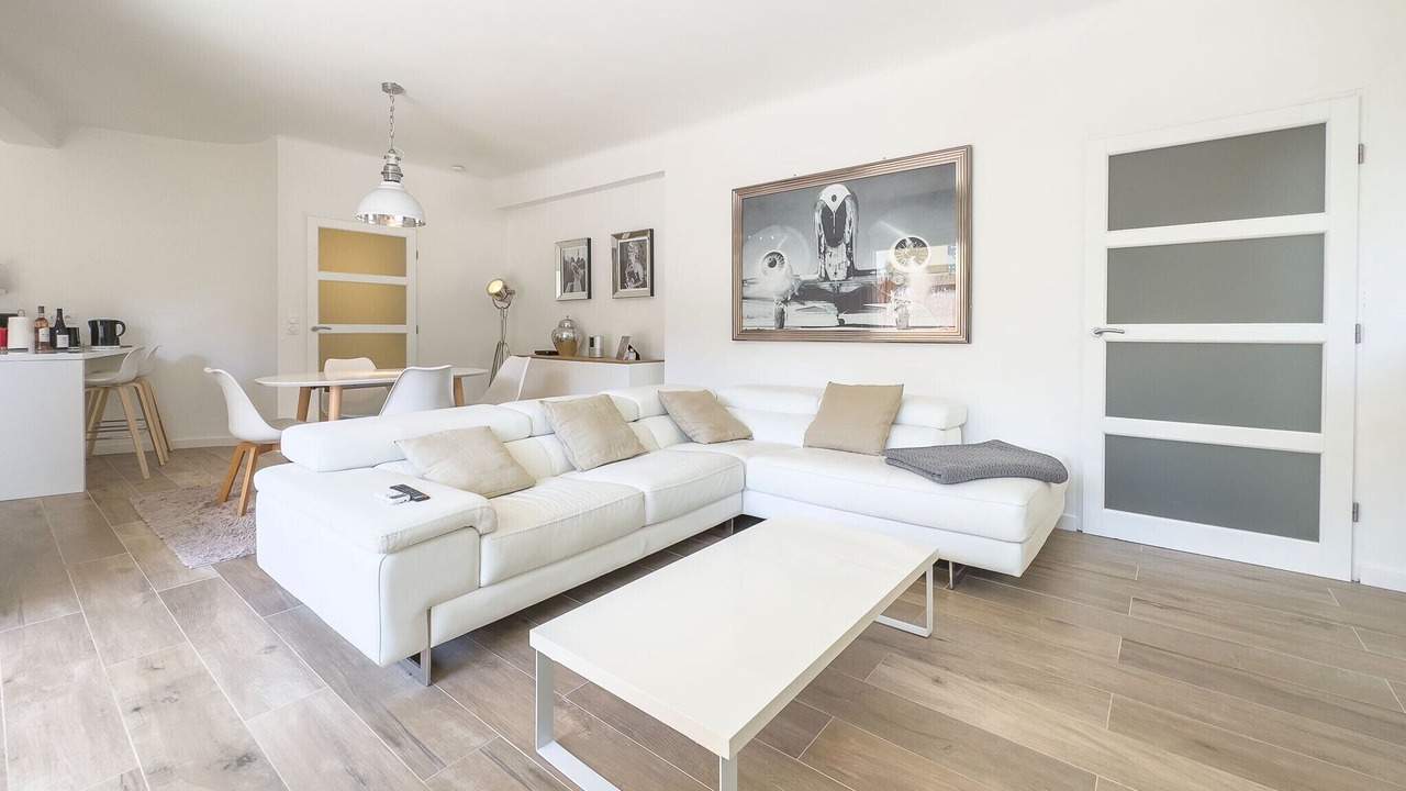 Photo of Livingroom in California - Pezou